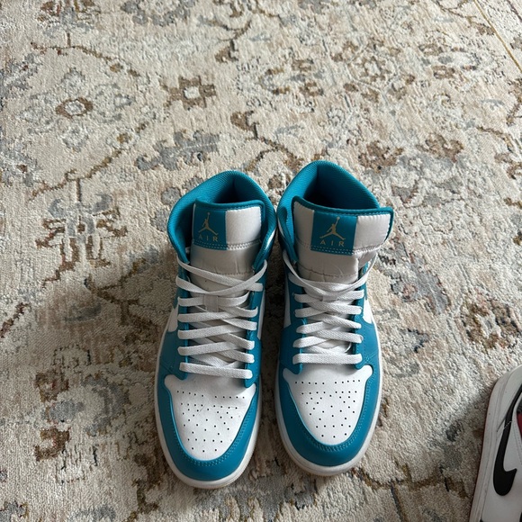 Jordan1 Mid - Picture 1 of 5